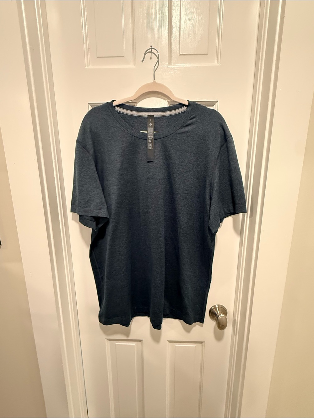 lululemon athletica Men's Short Sleeve Tee in Charcoal